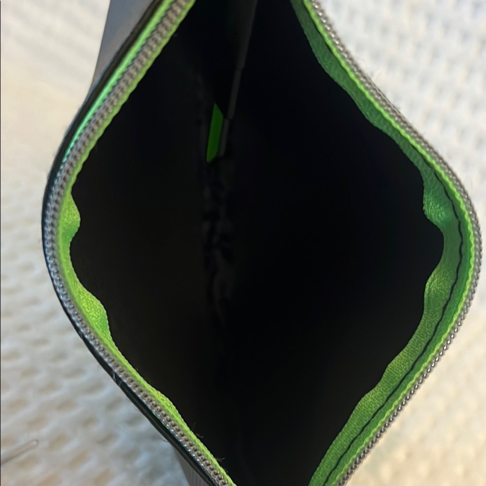 Ipsy vampire lips neon green pouch - Picture 8 of 8